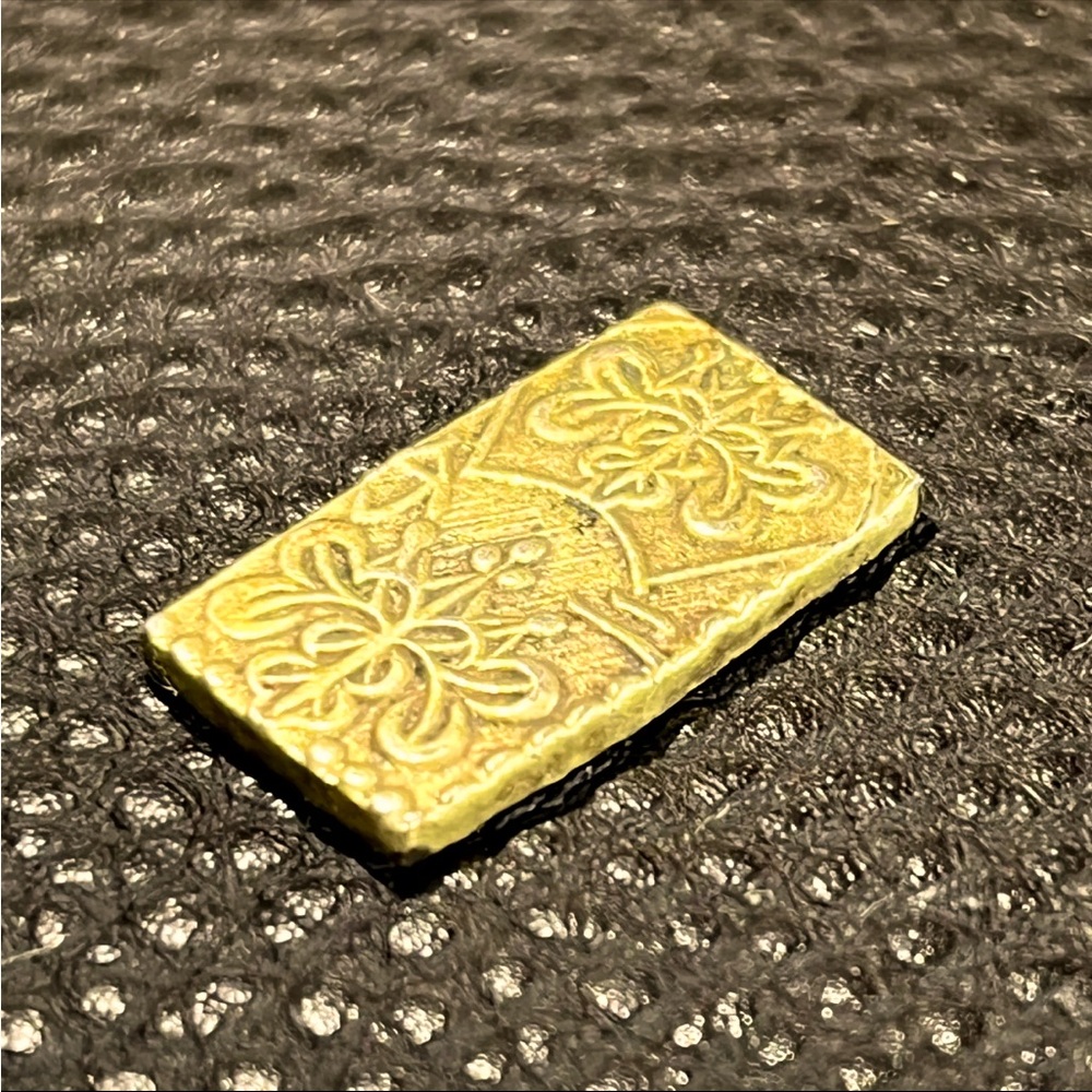 Very old Chinese gold coin